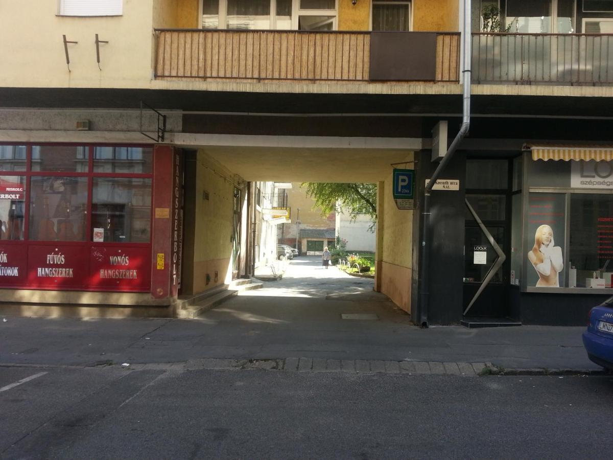 Downtown Apartment Miskolc Exterior photo